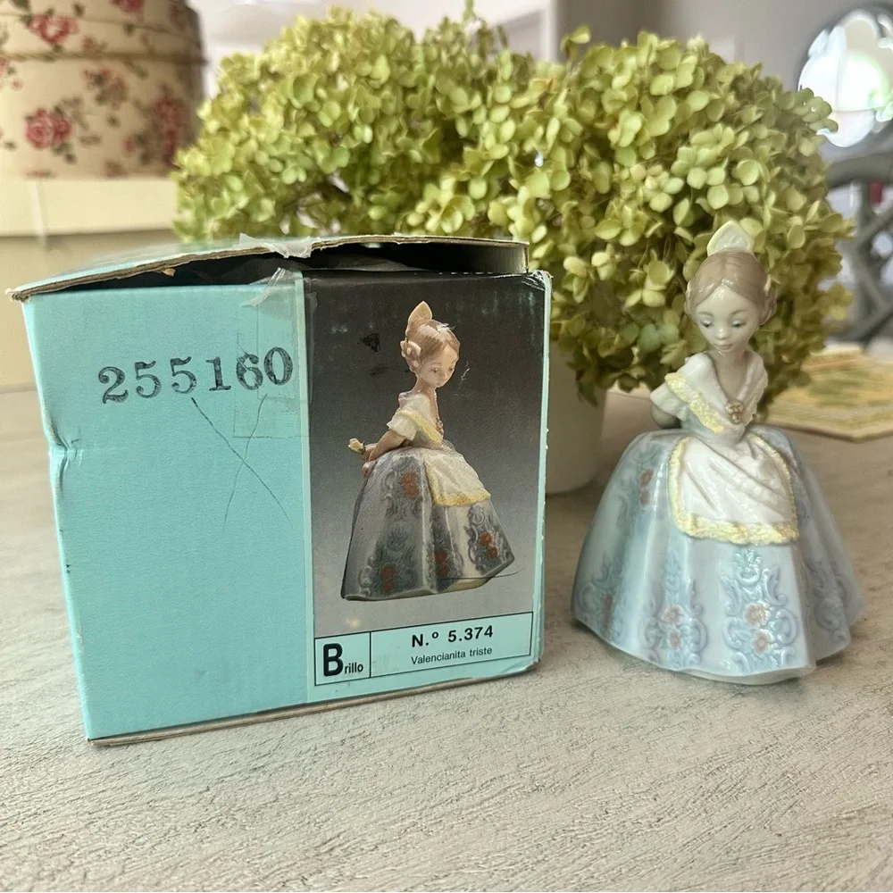 Lladro “Pepita” 5375 *rare+retired* Porcelain figurine MINT condition w/box! - Picture 6 of 9